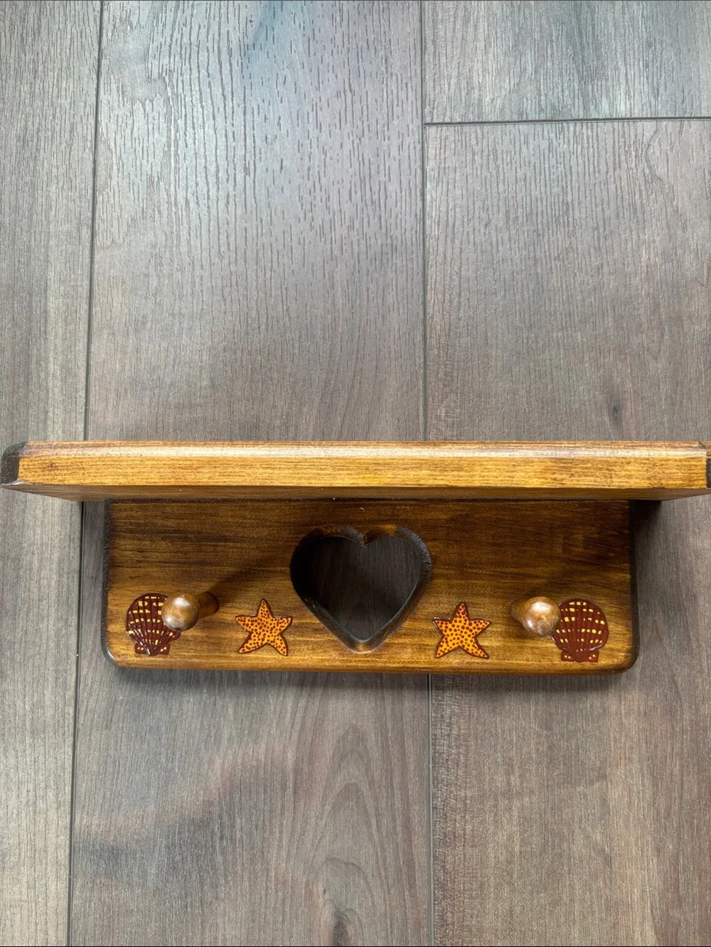 Vintage 70s Heart Wooden Wall Shelf with Starfish Hooks Cottage Grannycore EUC